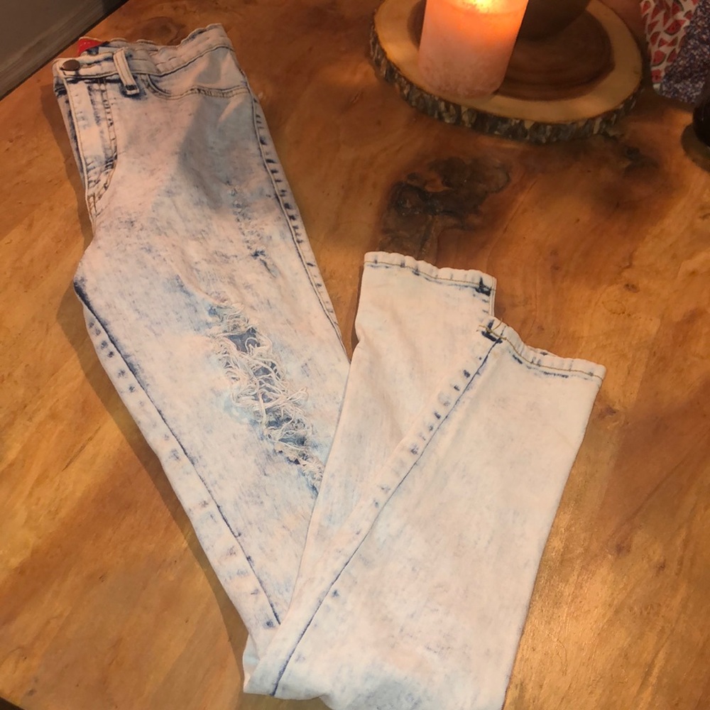 High waist distressed jeans